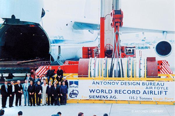 The flight set yet another Guinness World Record for the airlift of the heaviest single piece