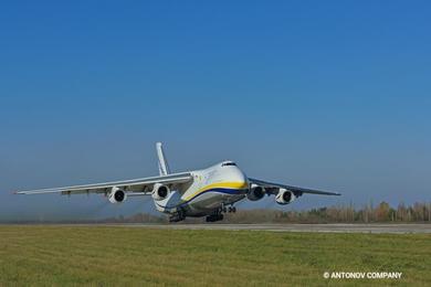 an-124-100-150-avialiniy-antonova-pereviz-naybilshiy-suputnik-lockheed-martin