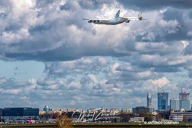 za-posadkoyu-an-225-mriji-v-aeroportu-shopena-v-varshavi-sposterigali-onlayn-blizko-80-tisyach-lyudey